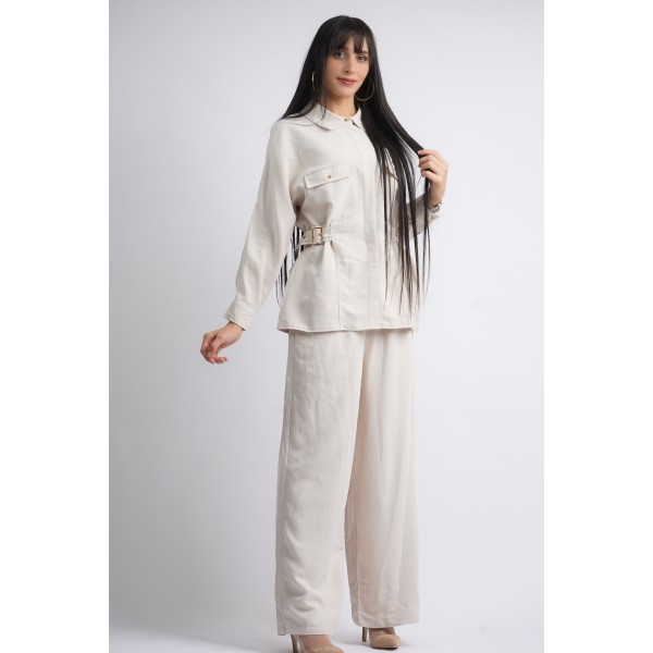 Ensemble beige en denim