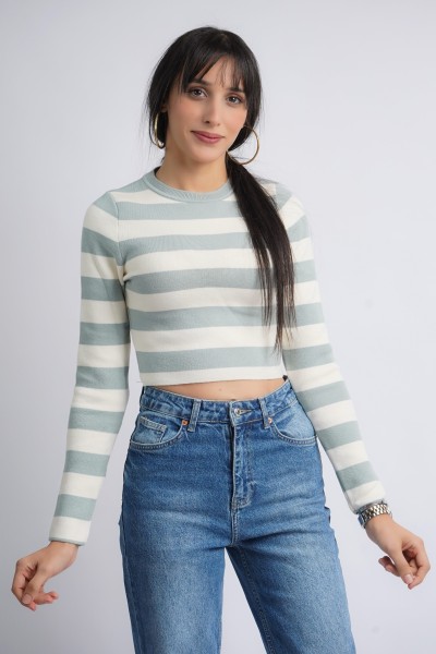 Pull court en maille rayée...