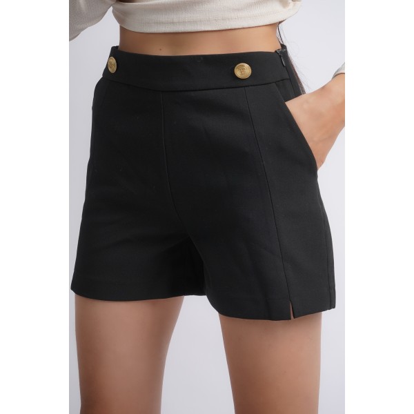 Short avec boutons décoratifs