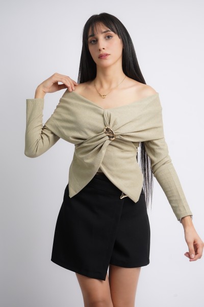 Pull avec nœud torsadé